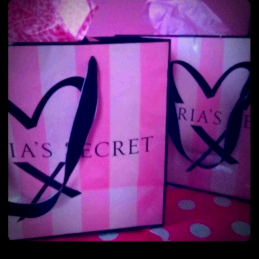 PINK VICTORIA'S SECRET BUNDLE FOR A BRAT
